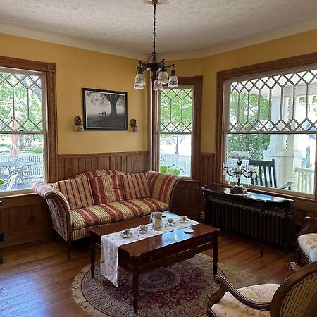 The Charleston Inn Hendersonville Nc Экстерьер фото