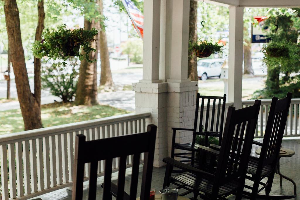 The Charleston Inn Hendersonville Nc Экстерьер фото