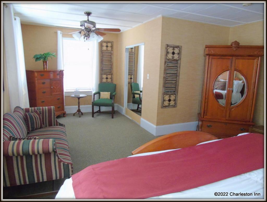 The Charleston Inn Hendersonville Nc Экстерьер фото