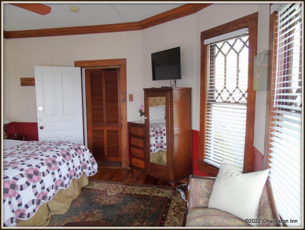 The Charleston Inn Hendersonville Nc Экстерьер фото