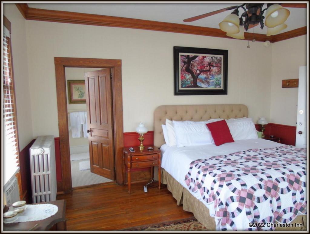 The Charleston Inn Hendersonville Nc Экстерьер фото