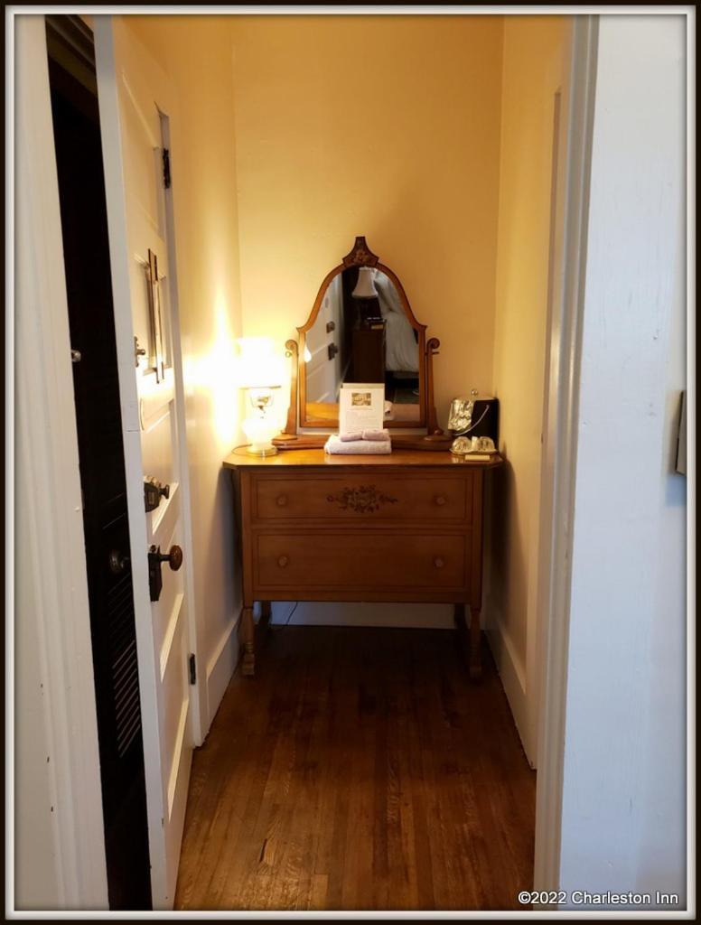 The Charleston Inn Hendersonville Nc Экстерьер фото