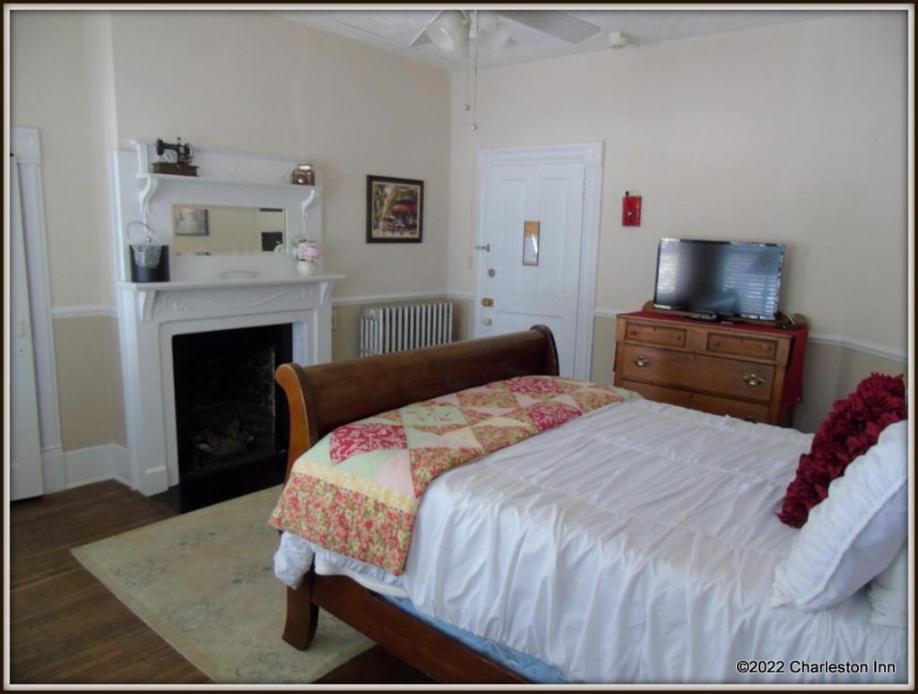 The Charleston Inn Hendersonville Nc Экстерьер фото