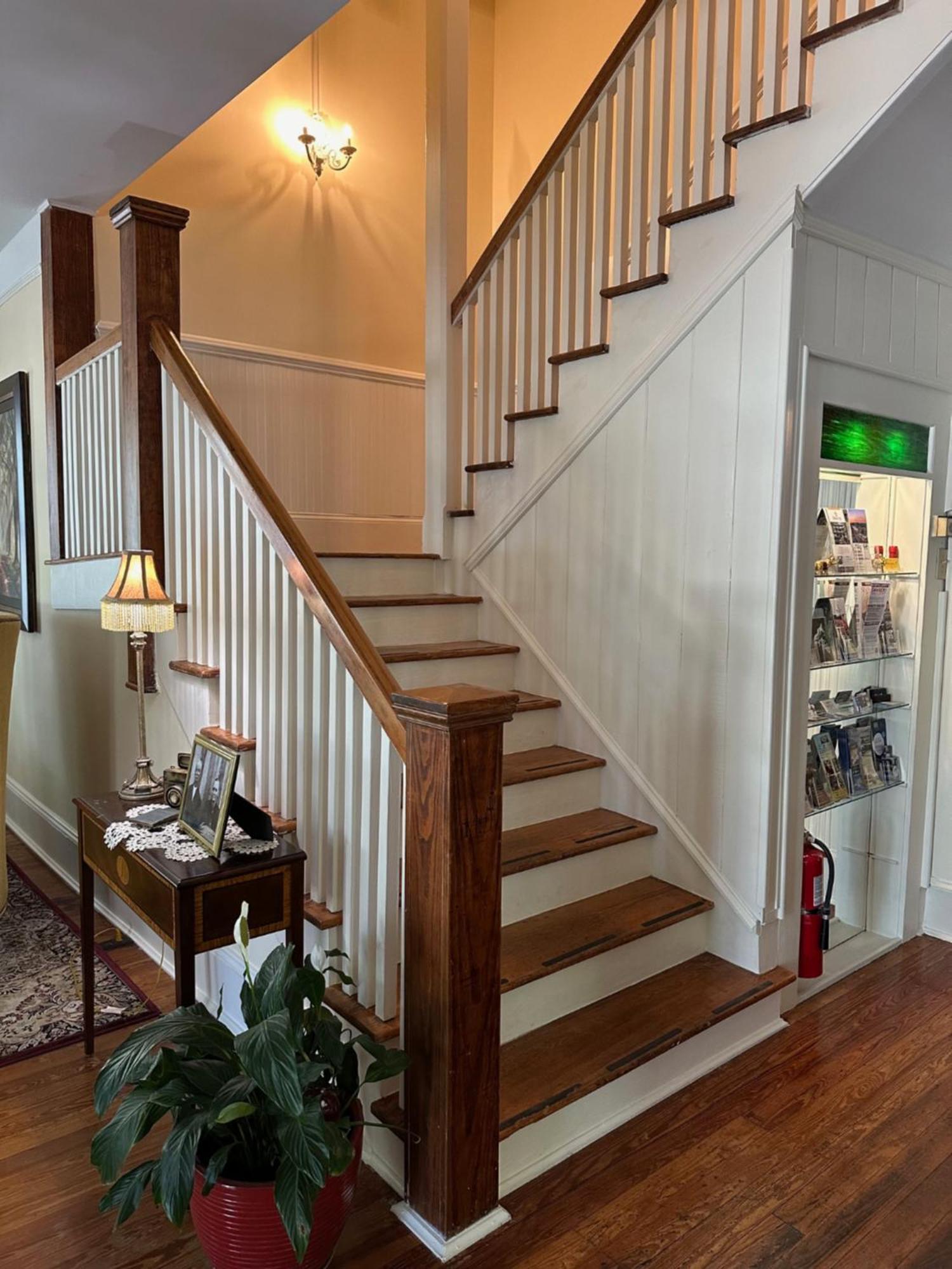 The Charleston Inn Hendersonville Nc Экстерьер фото