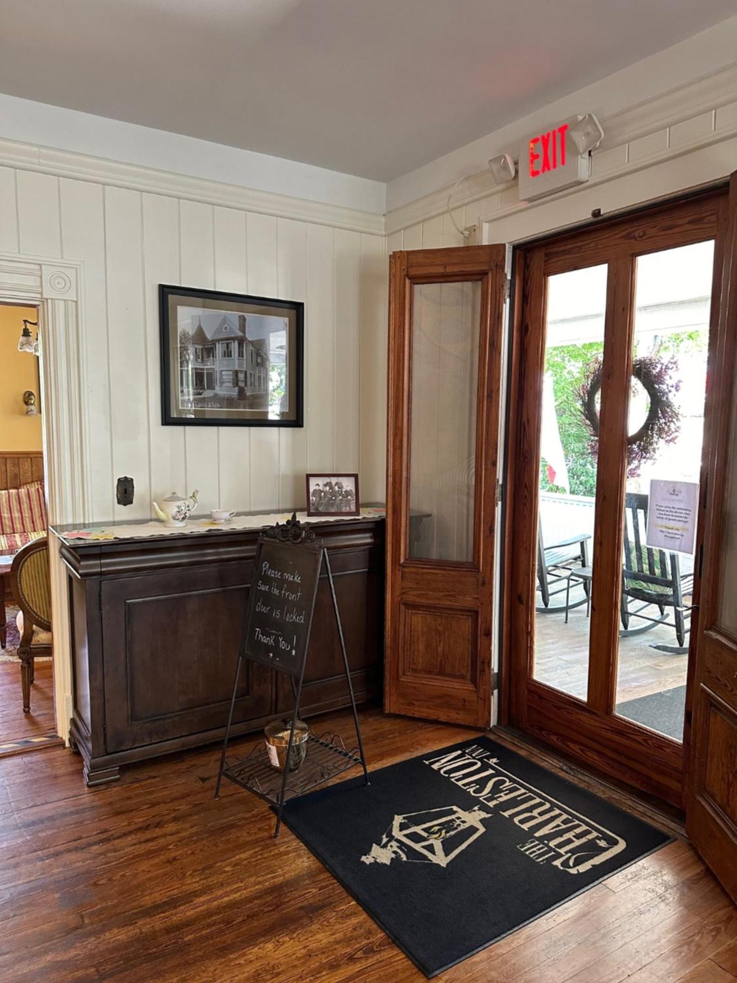 The Charleston Inn Hendersonville Nc Экстерьер фото