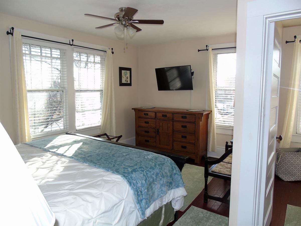 The Charleston Inn Hendersonville Nc Экстерьер фото