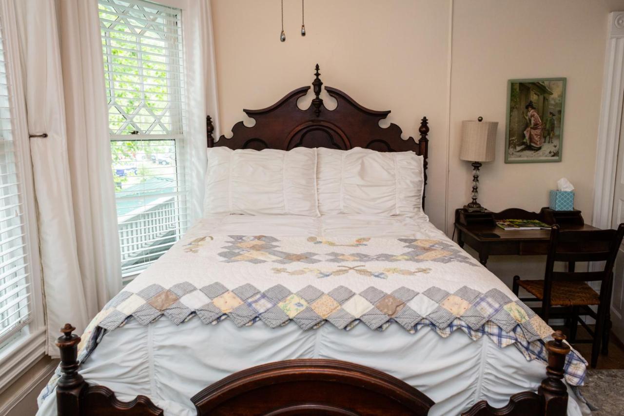 The Charleston Inn Hendersonville Nc Экстерьер фото