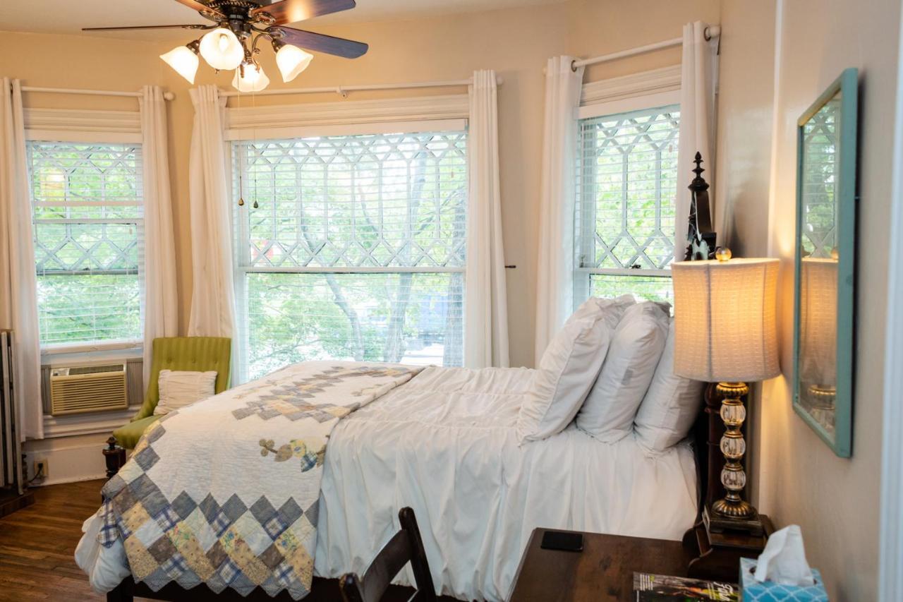 The Charleston Inn Hendersonville Nc Экстерьер фото